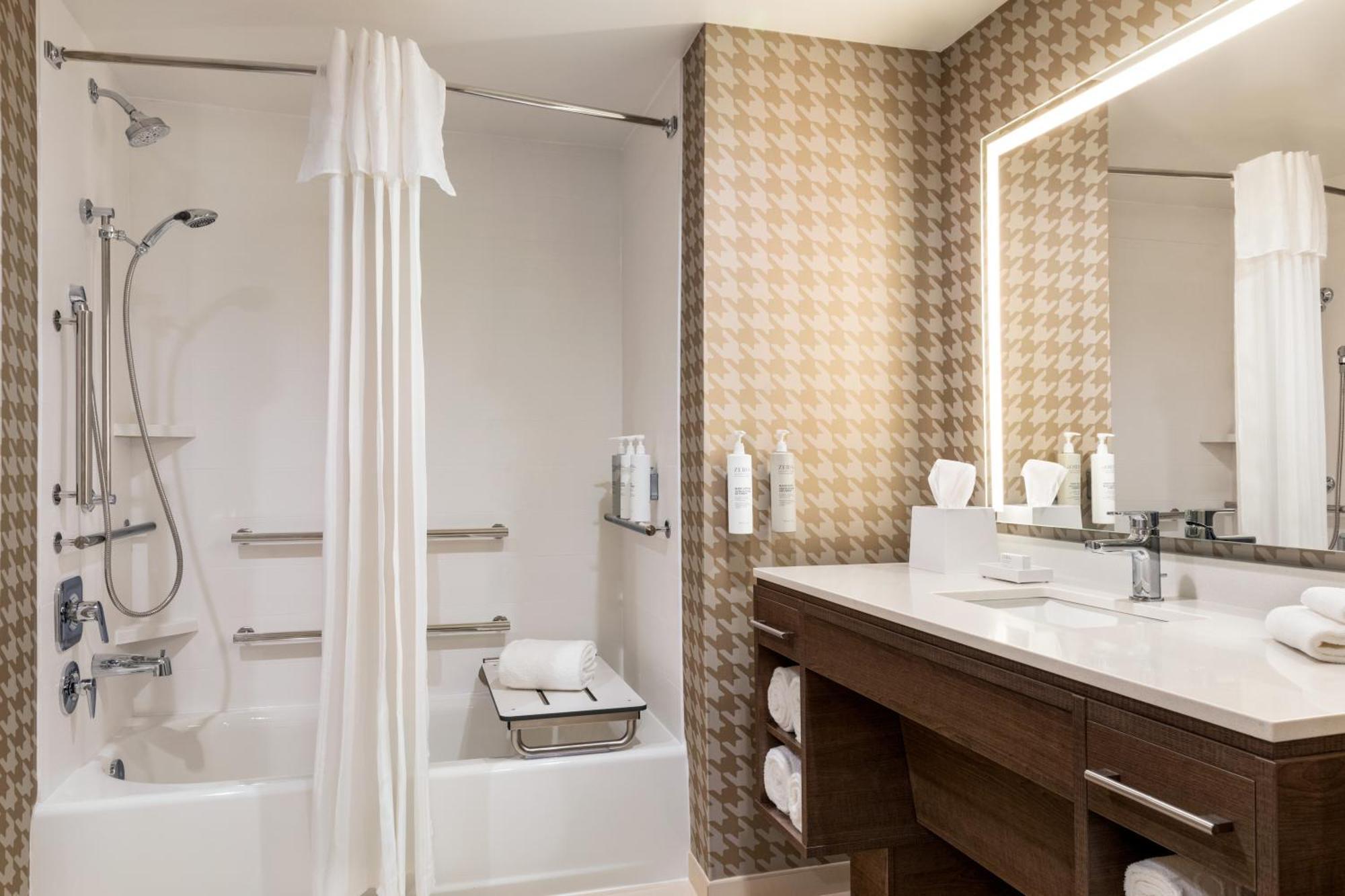 Home2 Suites By Hilton Milwaukee West West Allis Εξωτερικό φωτογραφία